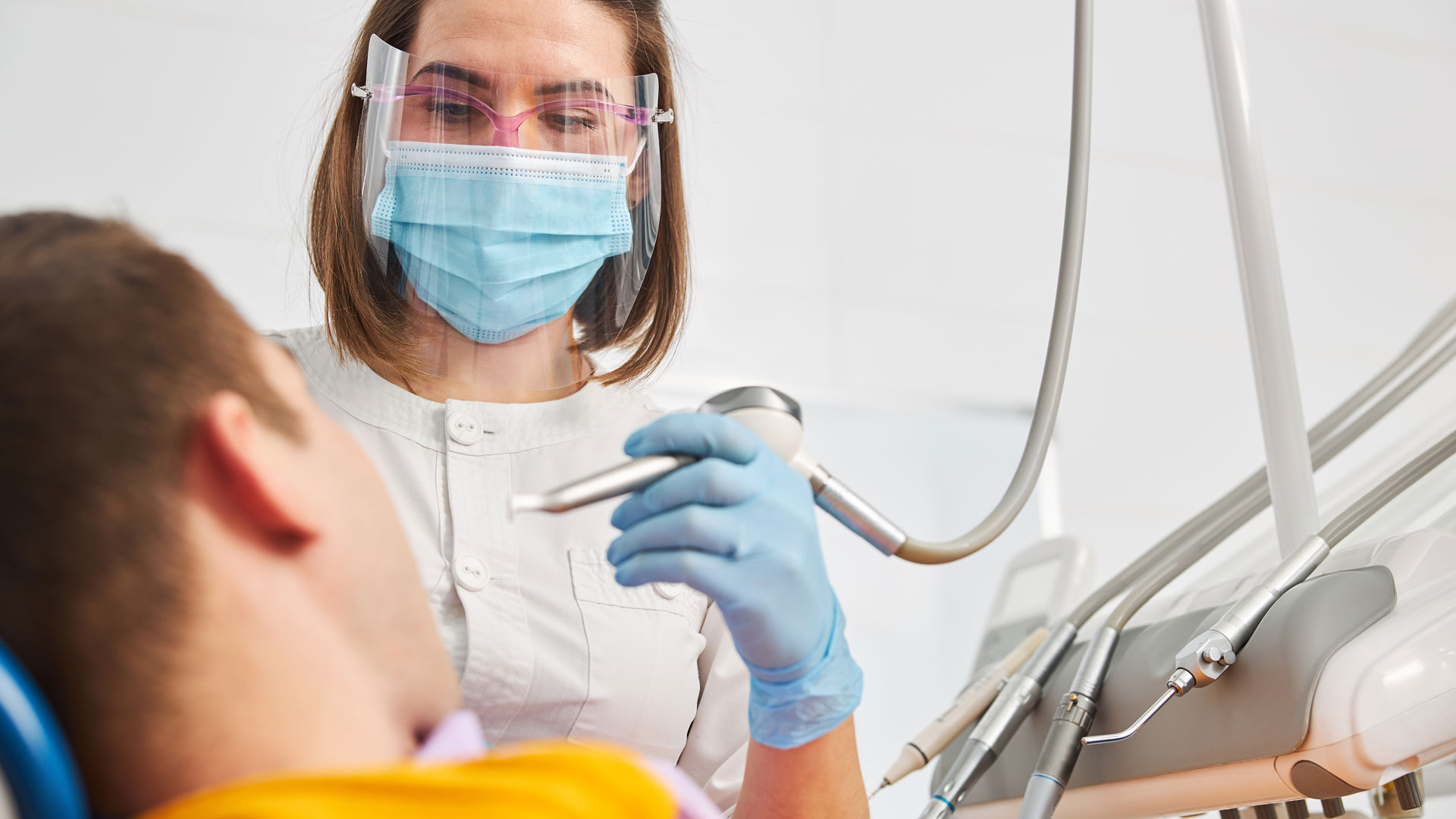 <h1>Looking for a dental hygienist in Manchester?</h1><h2>Save £10 with our dental hygiene offer</h2>